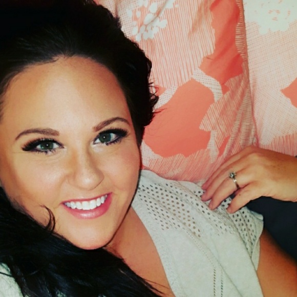 Meet your Posher, Laurie - Picture 2 of 2